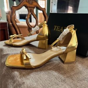 Gold Metallic Block Heel Sandals with Bow Accent - Women's, US 8